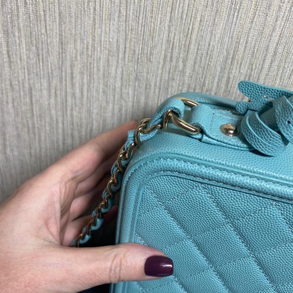 Chanel Vanity Case Tiffany color caviar bag - Picture 4 of 16